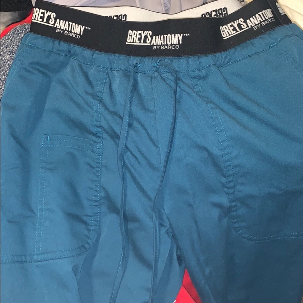 Grey’s Anatomy by Barco active scrubs.